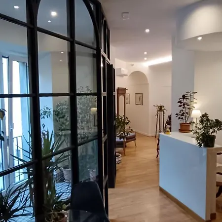 Deluxe Spaccanapoli Pensionat 4*