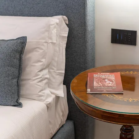 Deluxe Spaccanapoli Pensionat 4*