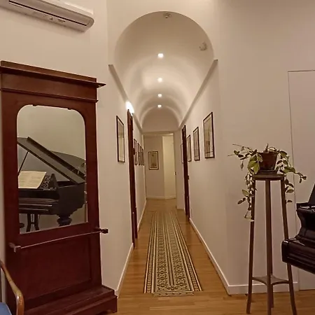 Konukevi Deluxe Spaccanapoli