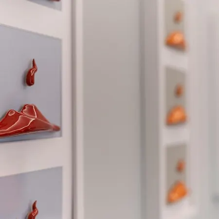 Konukevi Deluxe Spaccanapoli 4*