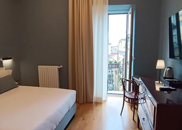 Affittacamere Deluxe Spaccanapoli 4*